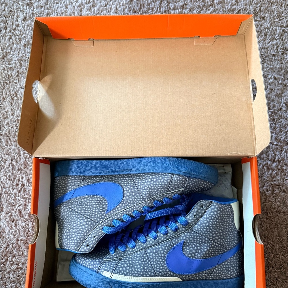 Nike Speckled Blue and Gray Sneakers